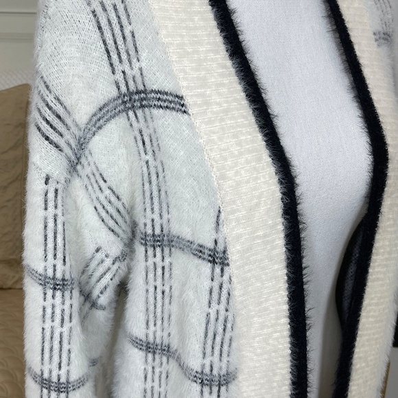 Heartloom Duster Sweater Size Small - Picture 5 of 8